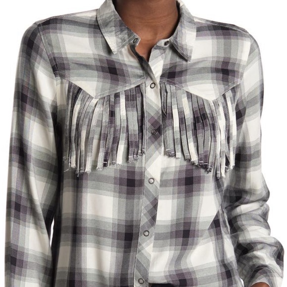 Como Vintage Plaid Print Long Flannel. Light material. Never worn. Size XL. - Picture 2 of 7